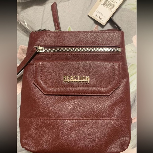 NWT - Kenneth Cole Reaction Gabriella Mini Crossbody Bag Burgundy Colour - Picture 3 of 7